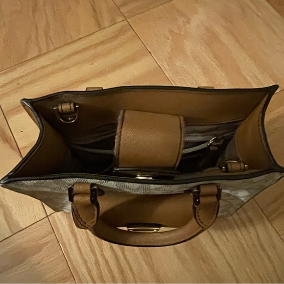 Michael Kors Small handbag - Picture 5 of 7